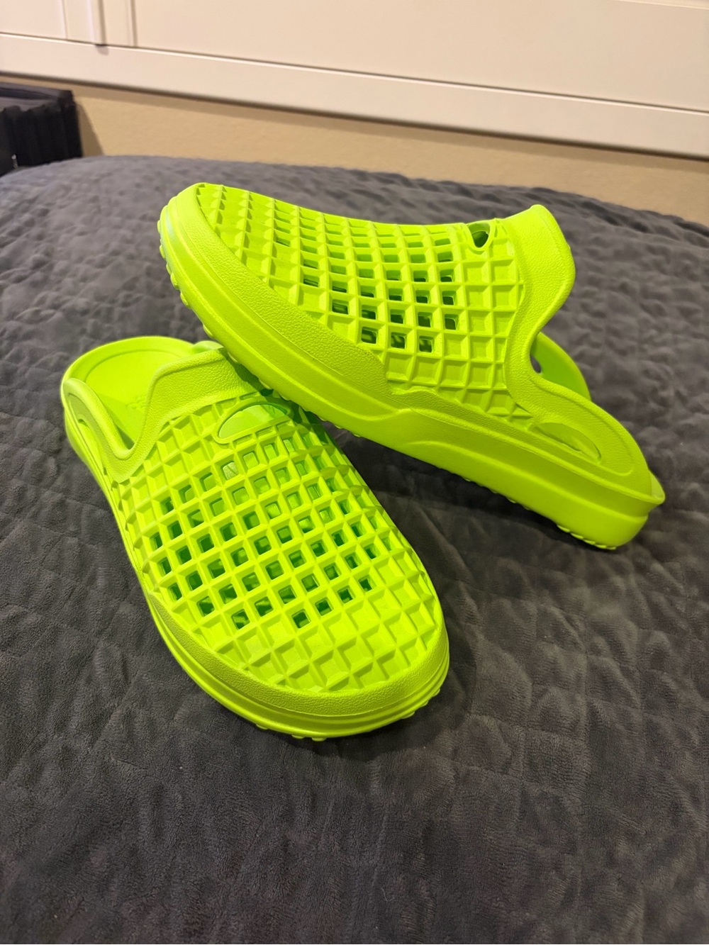 Lusso Cloud Scenario Slide Volley Yellow